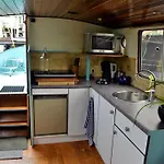 Floating ゲストハウス 3*