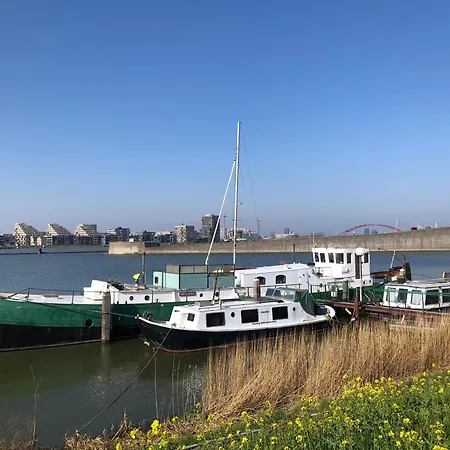 Floating Bed & Breakfast Amsterdam