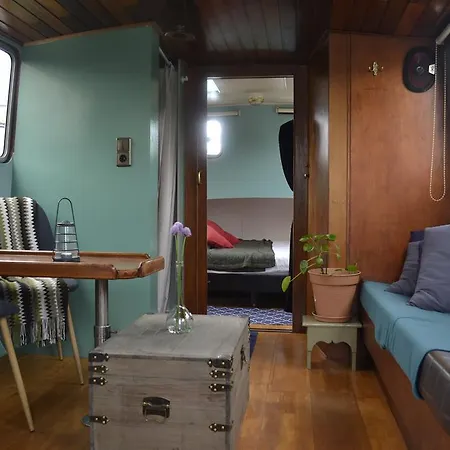 Floating Bed & Breakfast Amsterdam