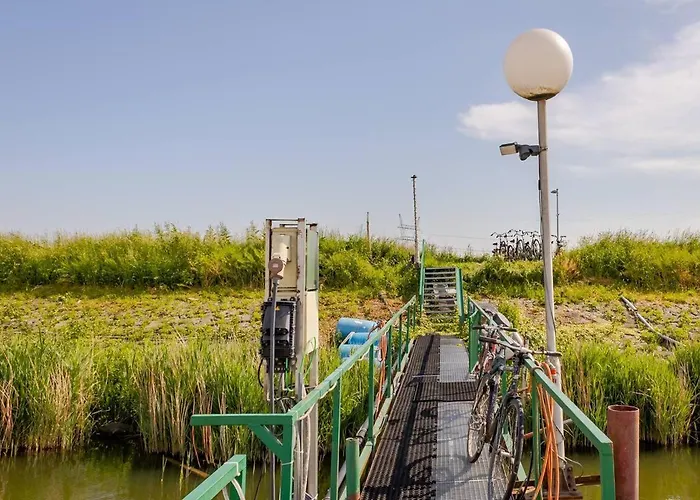 בית הארחה Floating 3*